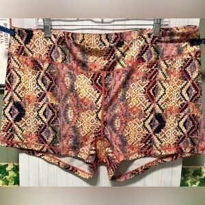 💠Lovesick by Torrid Geometric print stretch shorts